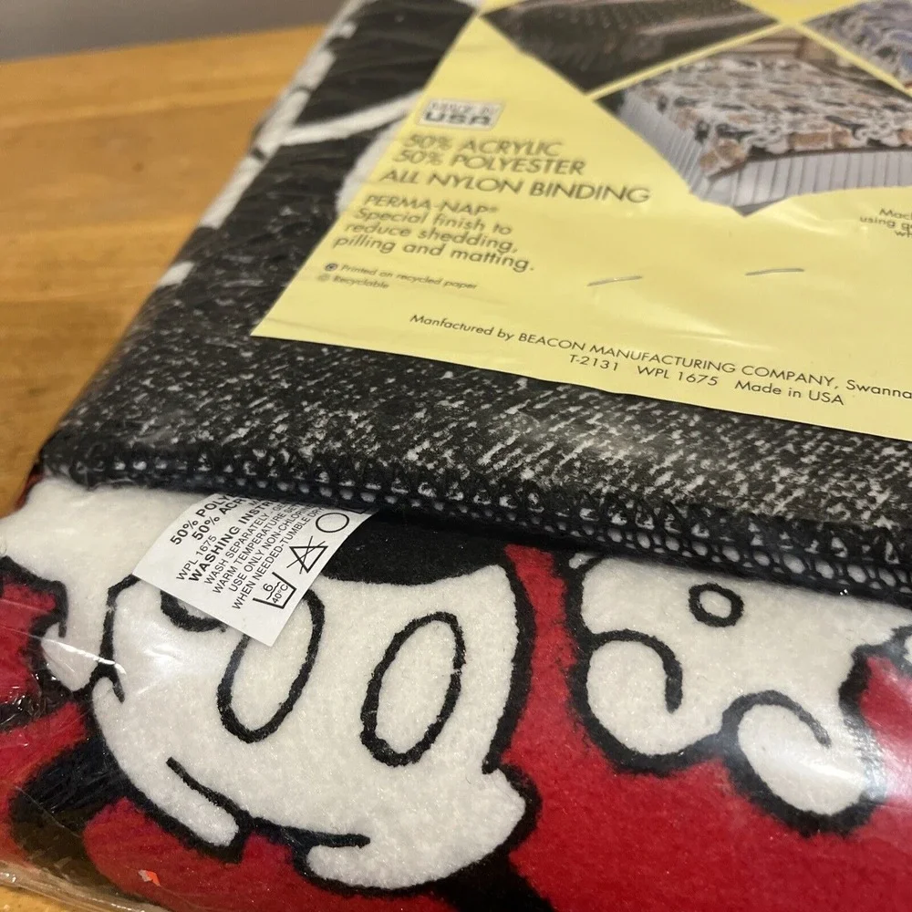 Vintage Disney‎ Mickey Mouse Red Face  New Beacon 66 x 90 blanket Throw NOS